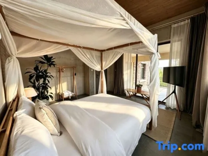 2 Bedrooms Villa