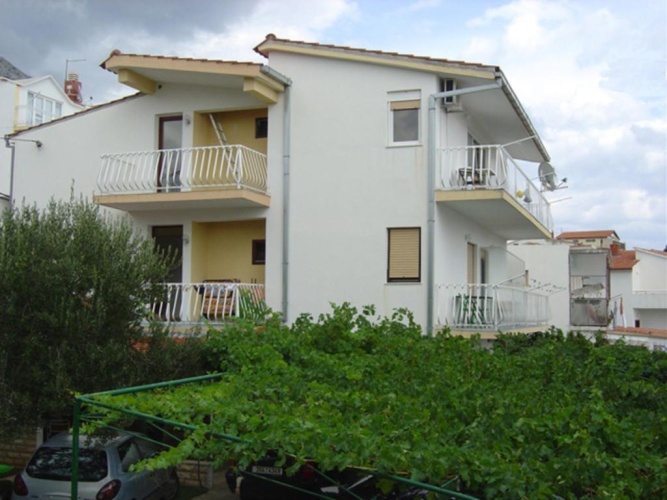 Apartment with balcony and with sea view