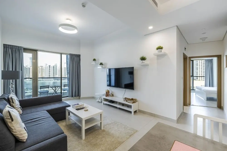 1 Bedroom Apartment with canal view