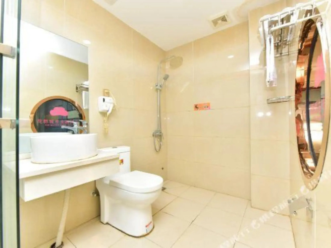 OYO Huadu Theme Hotel