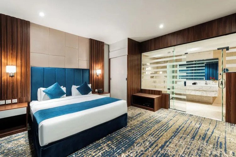 Al Qasr Corniche