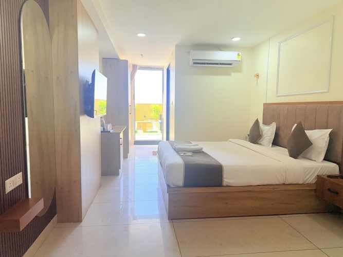 Luxury Double room with balcony and with city view