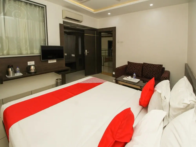 Hotel Radiant by OYO Rooms