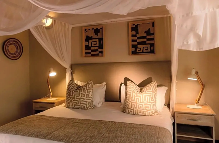 Giraffe Lodge