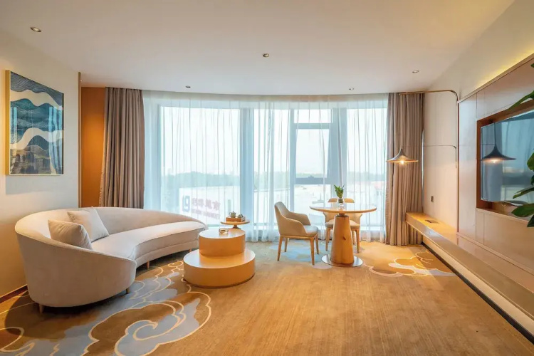 Serene Yuhua Hotel