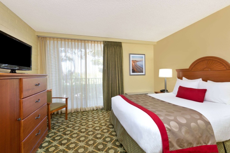 Ramada by Wyndham Santa Barbara photo 6