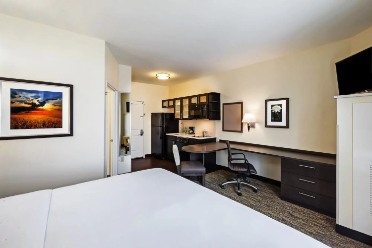 Candlewood Suites Lenexa - Overland Park Area by IHG