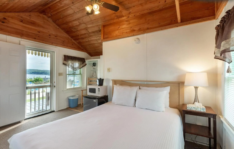 Half Moon Motel & Cottages