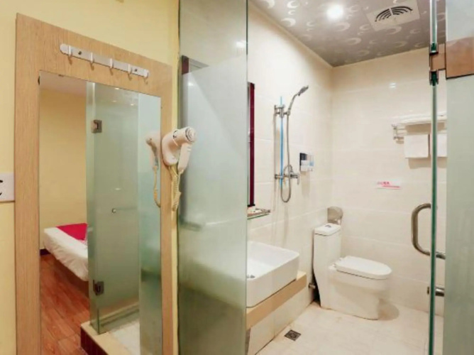 Binjiang Business Hotel