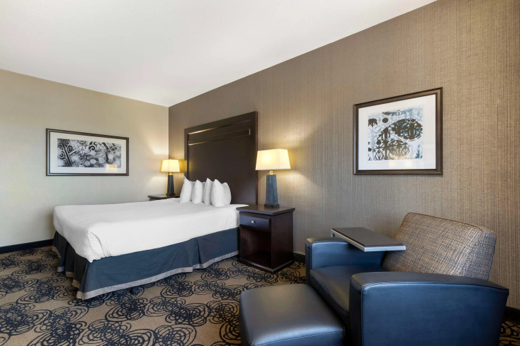 Best Western Plus Midwest Inn photo 6