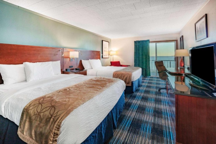 Deluxe Quadruple room with balcony and with lake view