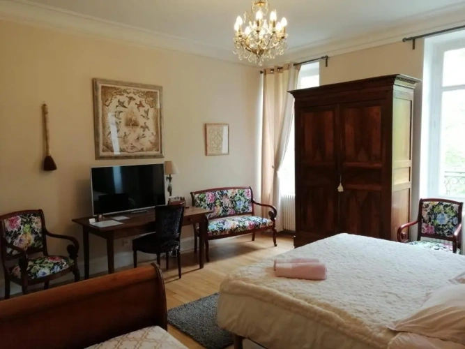 Standard Triple room with view