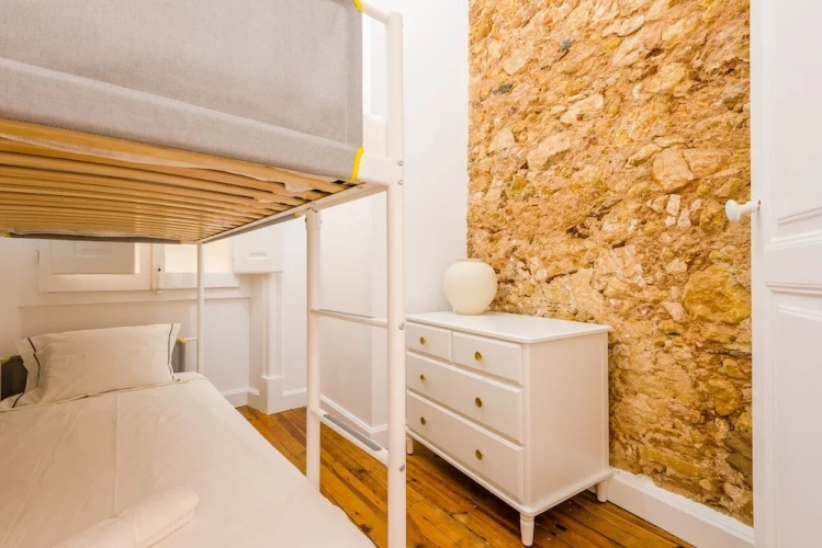 3 Bedrooms Cottage with balcony and beachfront