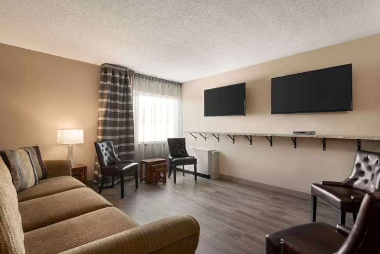 Travelodge by Wyndham Saskatoon