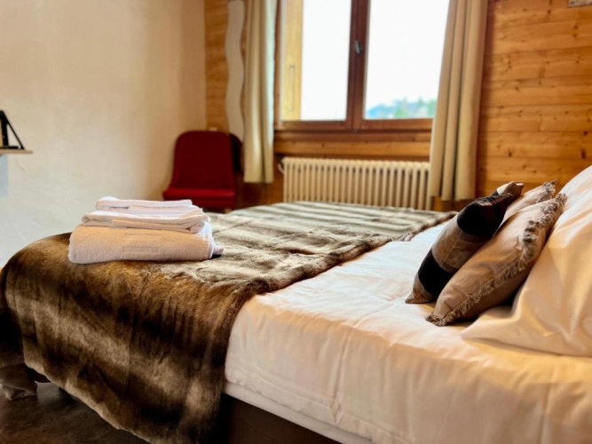 Standard Twin room with city view