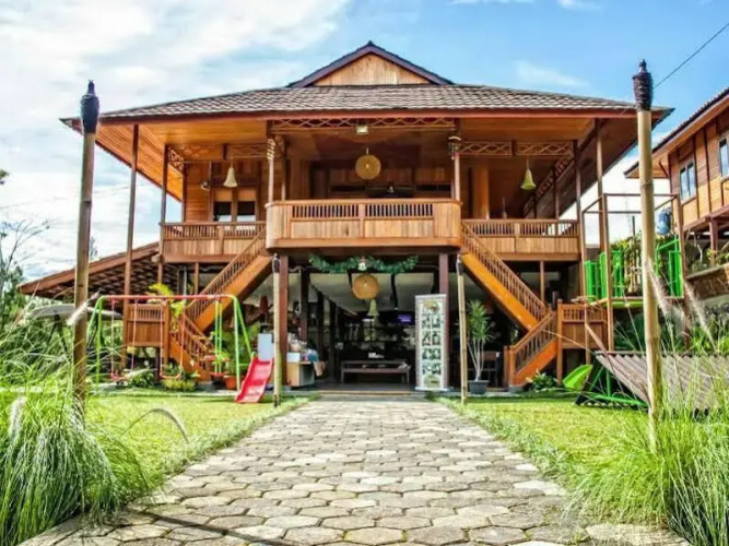 Roemah Kajoe Villa and Resto