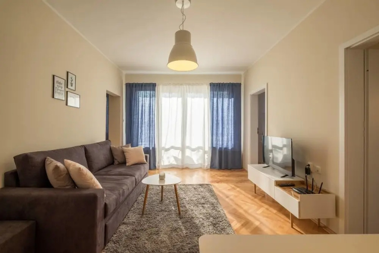 FM Deluxe 2-BDR Apartment with Balcony - Zaimov Park