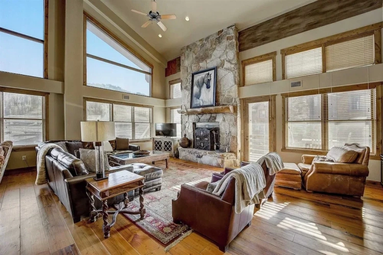 3 Bedrooms Apartment
