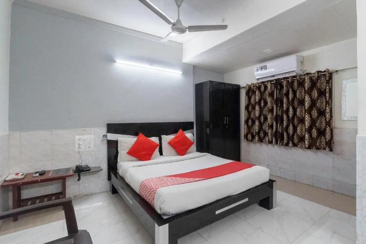 OYO 13535 Aakash