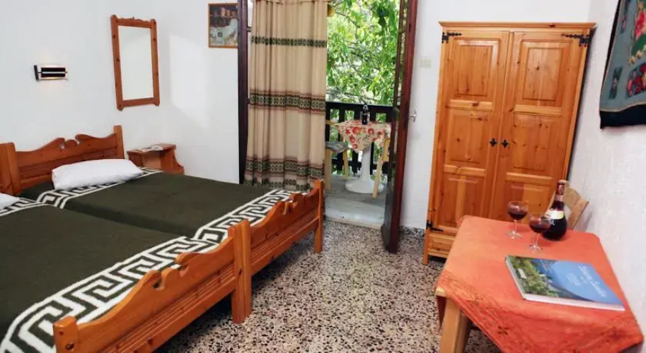 Spiros Rooms
