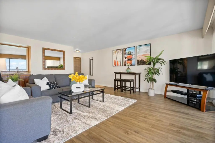Spacious Waikiki Beach 2BR-Ocean View-Free Parking