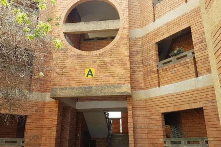 3 Bedrooms Apartment