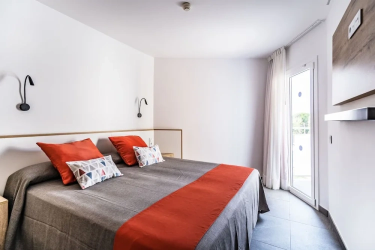 1 Bedroom Apartment with balcony