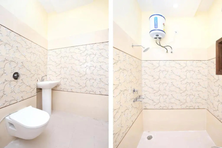 OYO 24501 Hotel Forever Inn