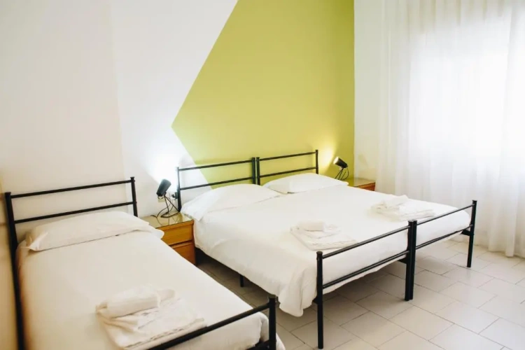 Standard Triple room