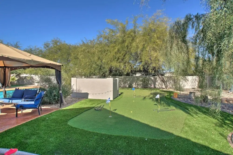 Game Room, Fire Pit & Putting Green: Glendale Home