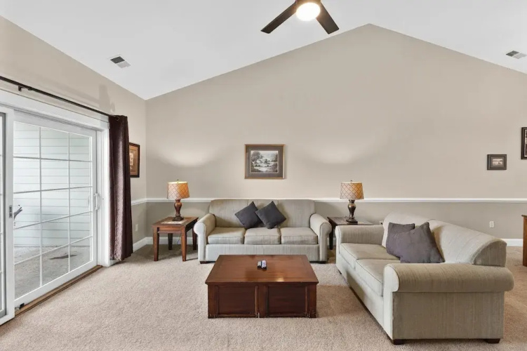 Magnolia Pointe Luster Leaf 4895-403