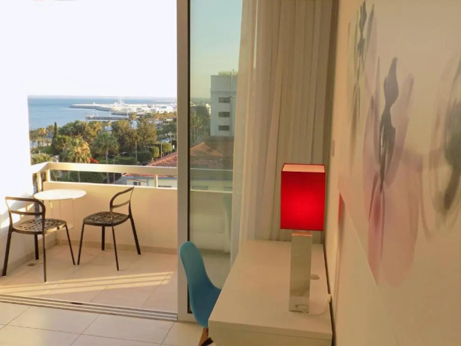 2b Boutique Seafront Apartment Olympic Beach