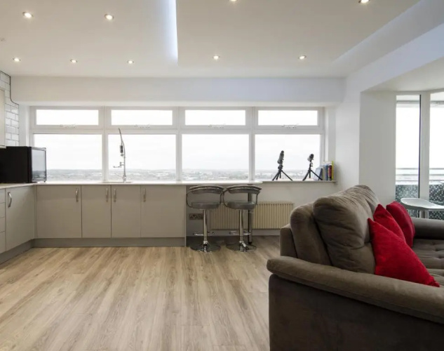 Luxury Panoramic Balcony Swindon Central