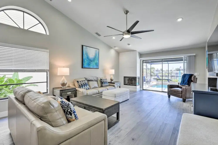 Private Dock & Saltwater Pool: Apollo Beach House