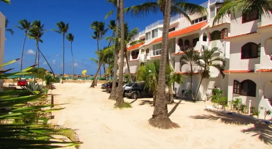 Los Corales Beach Apartments