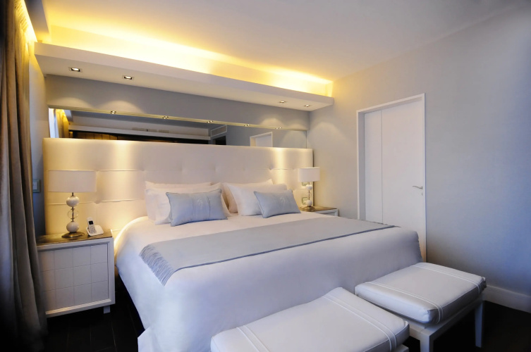 1828 Smart Hotel