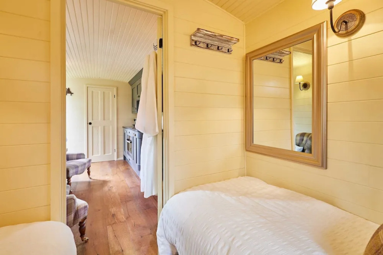 Host Stay Guards Van