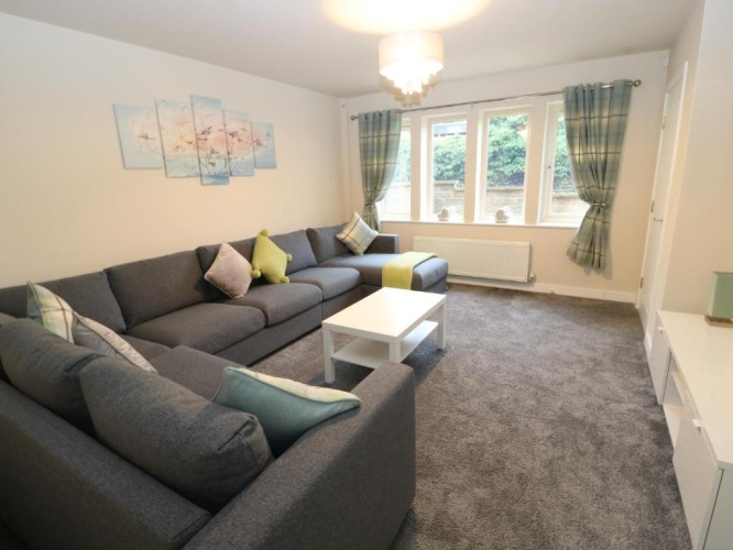 4 Bedrooms Cottage