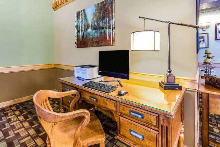 AmericInn by Wyndham Hampton