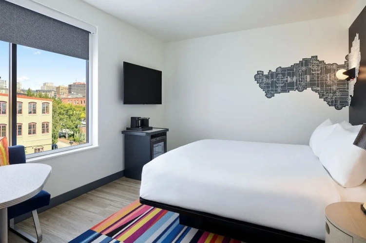Deluxe Double room with city view