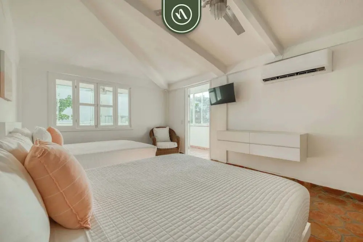 2 BR Condo Right - Romantic Zone - Private Rooftop