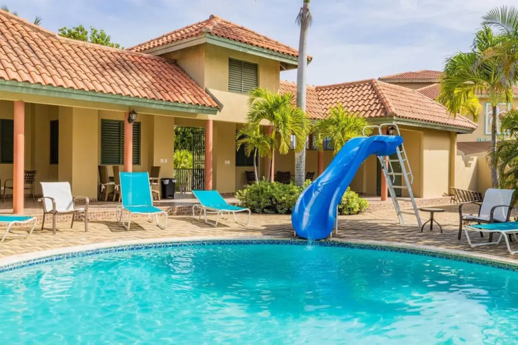 Tranquil 2BR 2BA in Gated Community Great Location