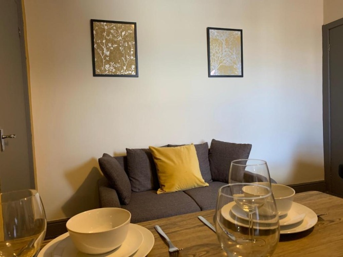 2 Bedrooms Apartment