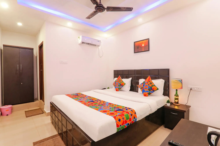 Fabexpress Elite Inn