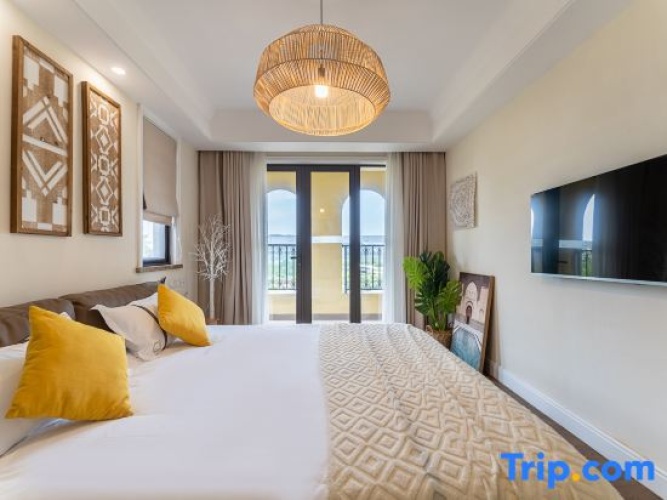 2 Bedrooms Villa
