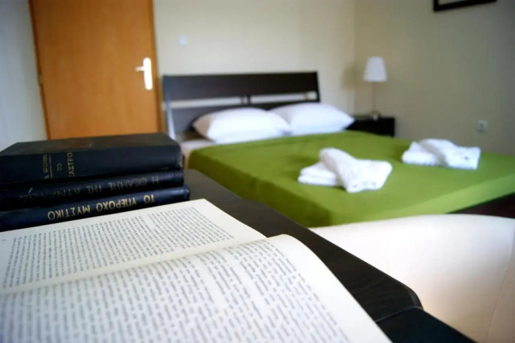 Iris Accommodation