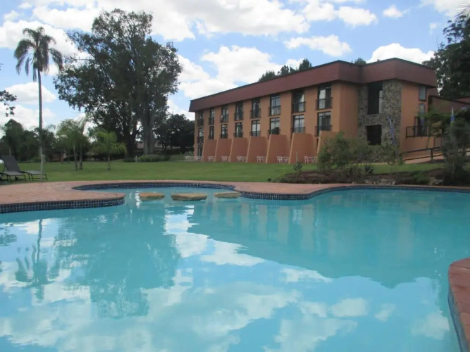 African Sky Hotels - Pine Lake Inn - White River