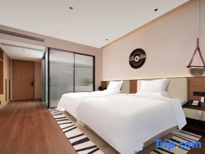 Standard Twin room with balcony