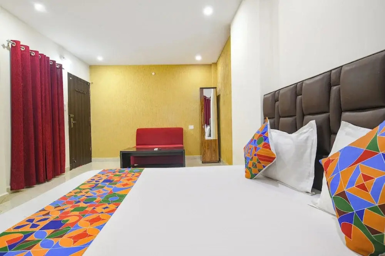 Fabhotel Parijat