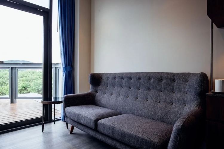 Hotel Begins